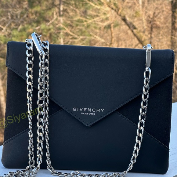 Givenchy Handbags - Givenchy crossbody bag